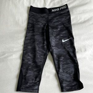 Nike Pro capri leggings